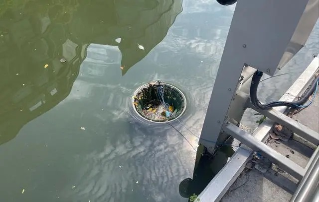 智能水面垃圾自動(dòng)收集器 水上垃圾桶.jpg