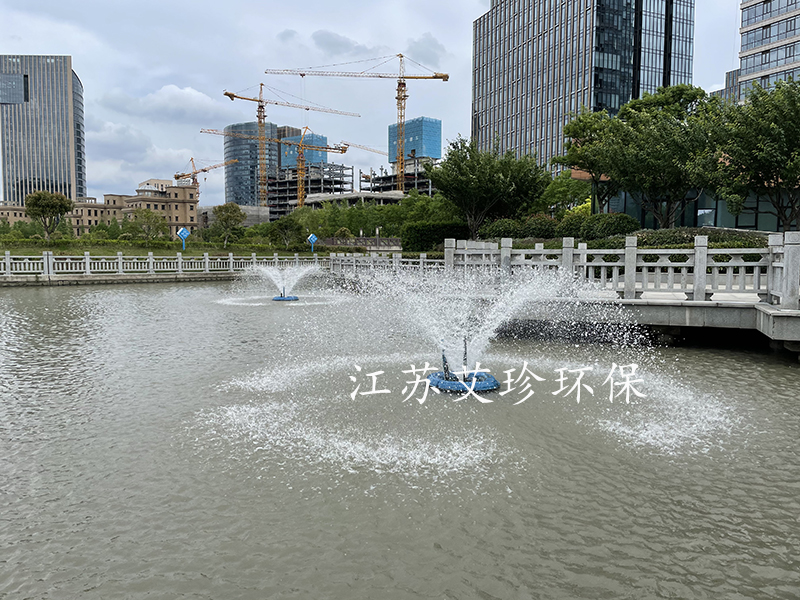 噴泉曝氣機特點浮水式噴泉艾珍環(huán)保